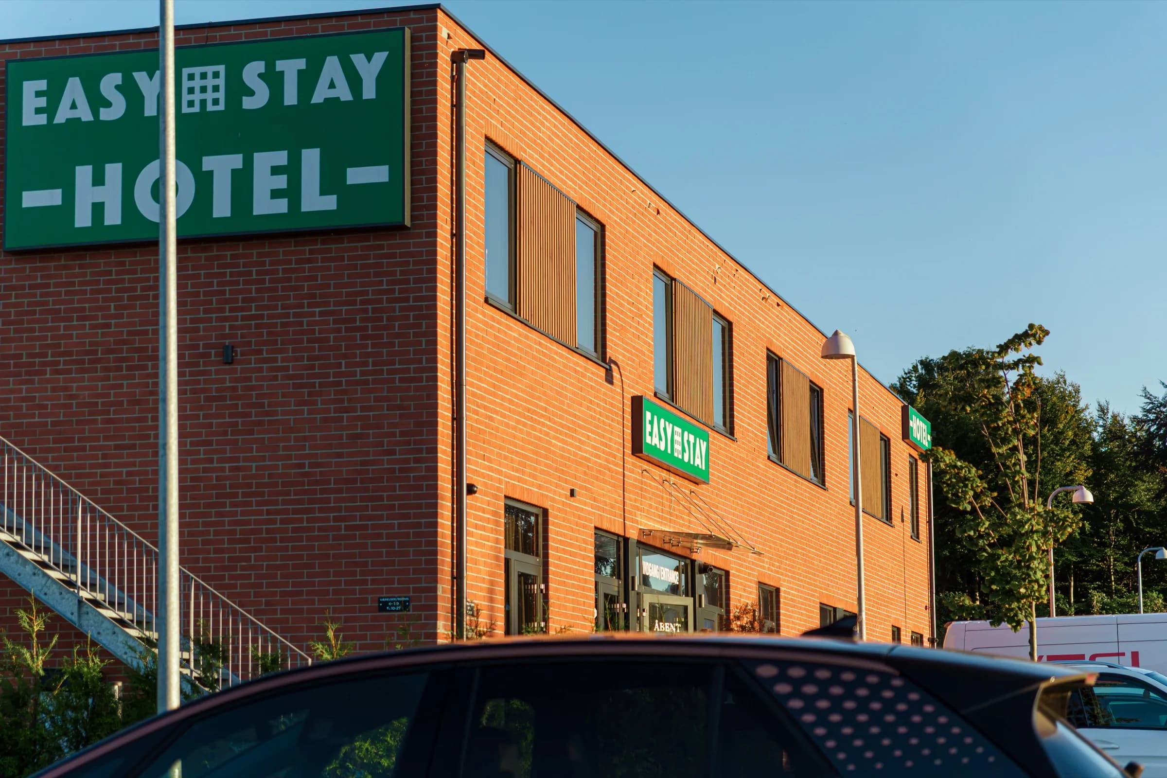 Fassade und Hoteleingang des Easy Stay Rønnede