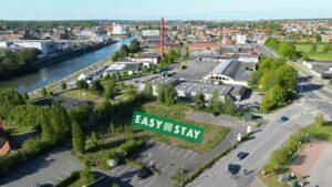 Luftaufnahme von Easy Stay Næstved - zentral am Kanal gelegen mit einfachem Zugang zur Stadt und zur Autobahn.